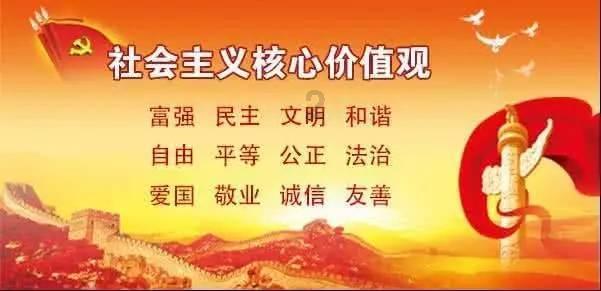 沙滩游玩的女孩们